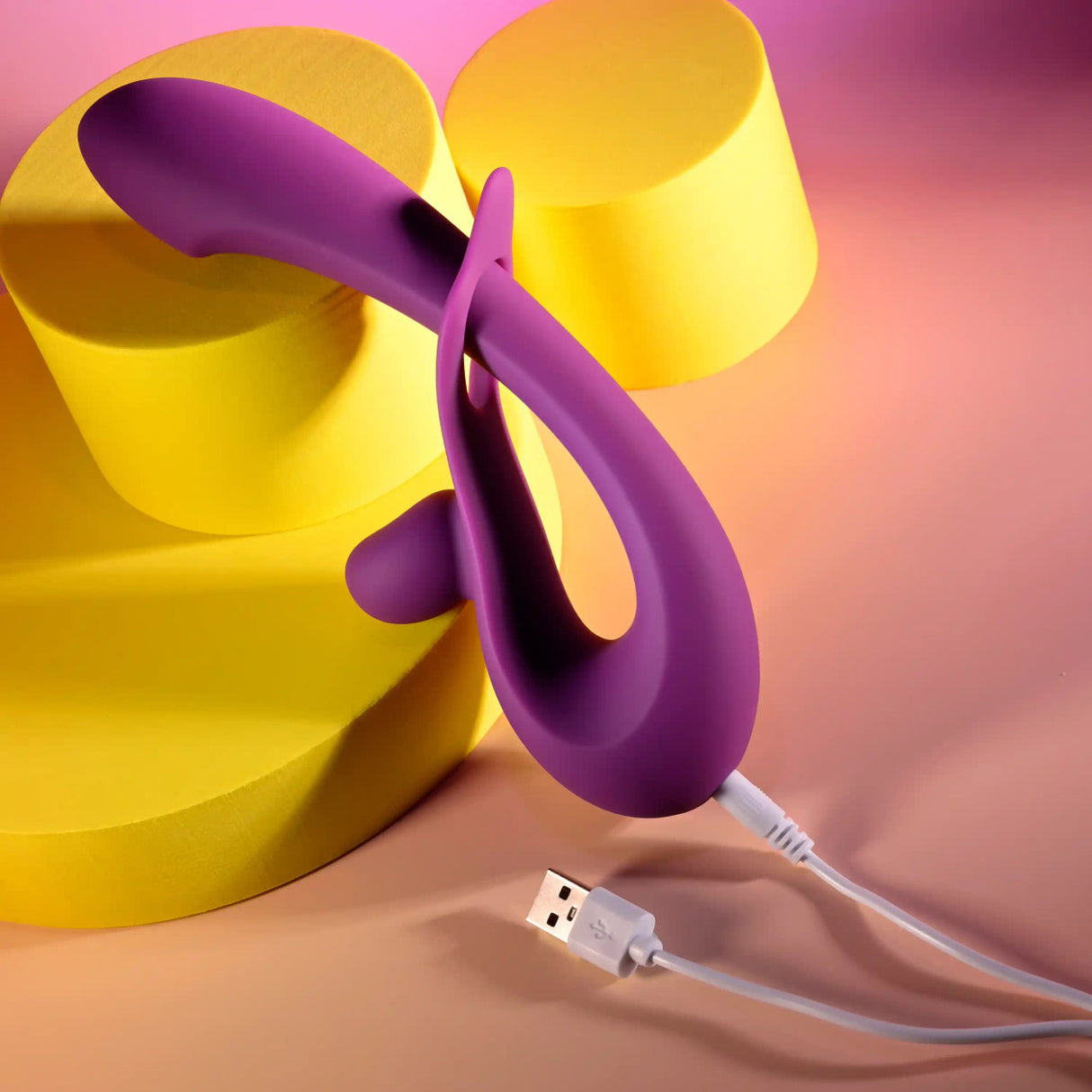 Playboy - เครื่องสั่นกระต่ายแบบชาร์จไฟได้ ปรับระดับได้ รุ่น Cha Cha Slide (สีม่วง)
