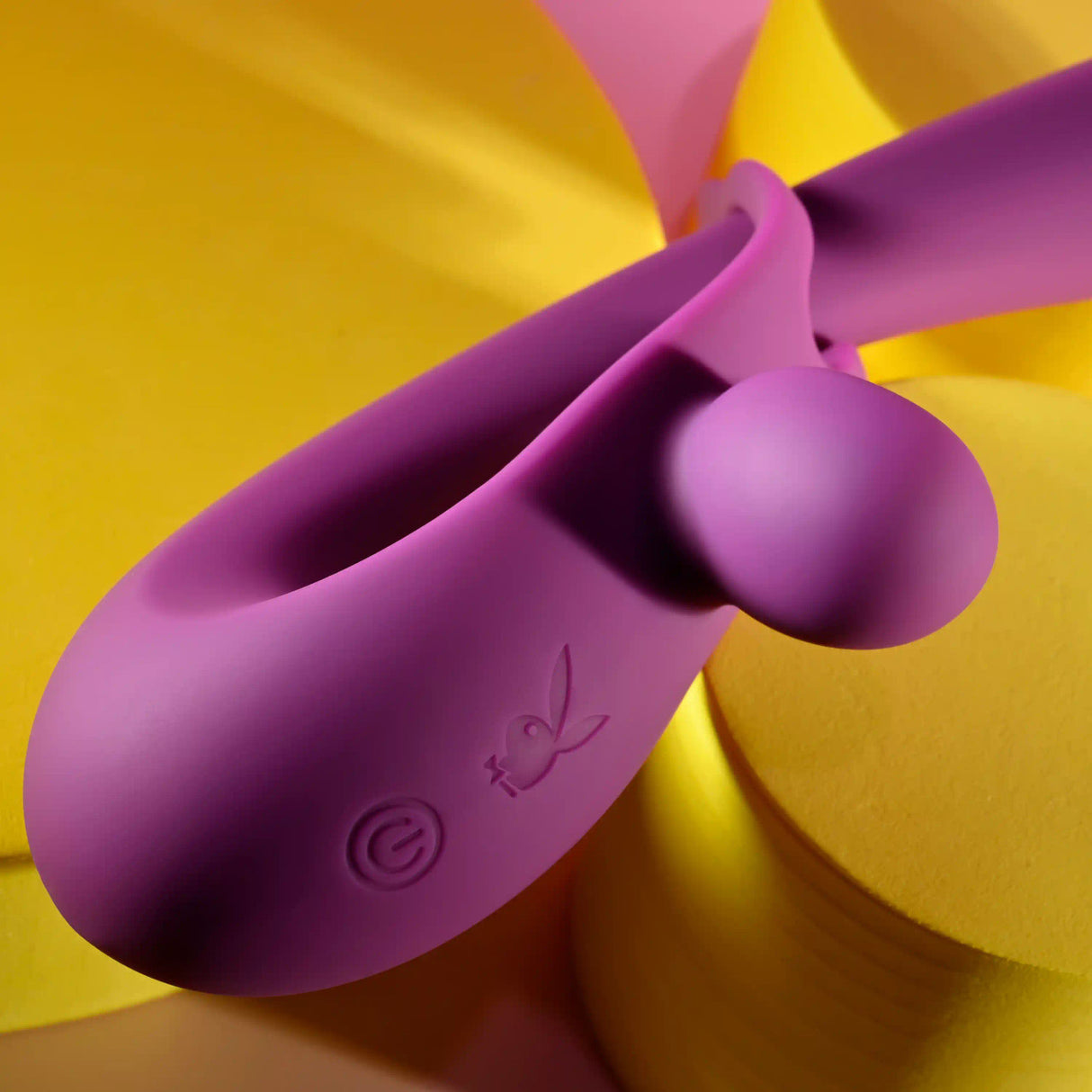 Playboy - เครื่องสั่นกระต่ายแบบชาร์จไฟได้ ปรับระดับได้ รุ่น Cha Cha Slide (สีม่วง)